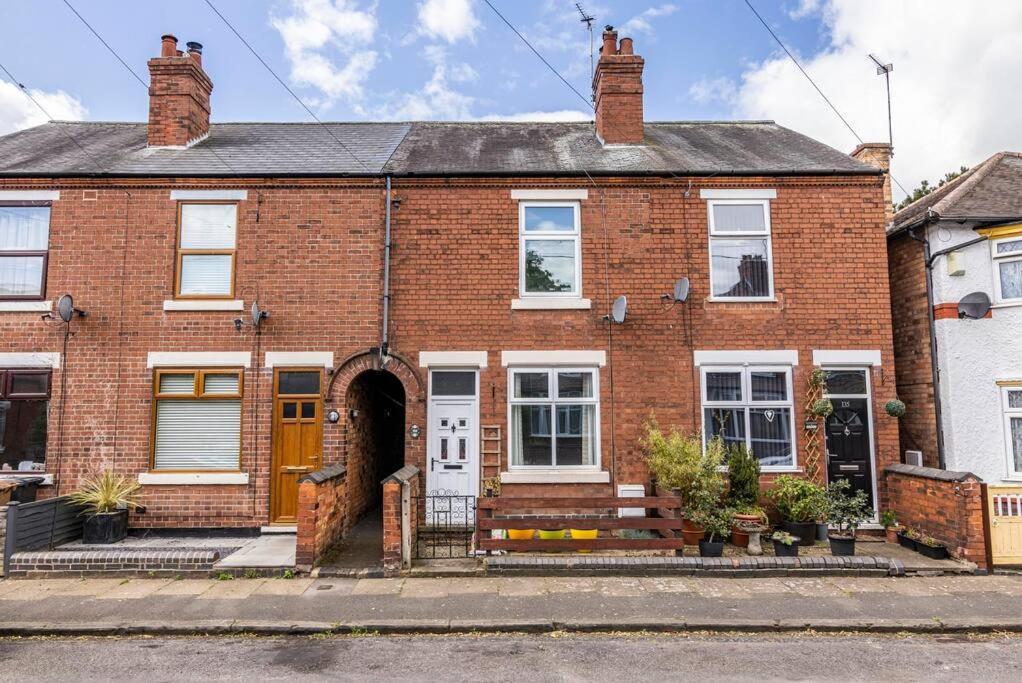 Traditional Quiet Townhouse With Two Bedrooms And Private Garden Great For Airport Crew And Professionals Long Eaton Exterior foto